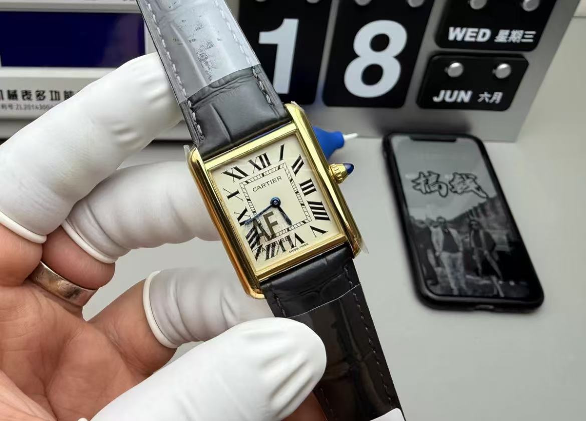 Cartier Tank Louis Cartier 18K Yellow Gold Manual Wind Watch