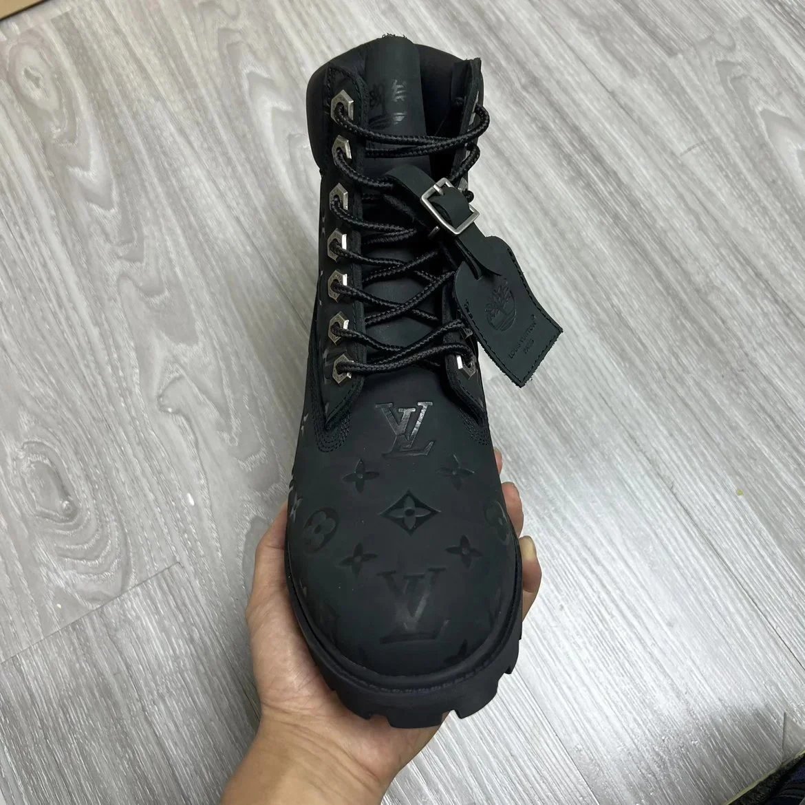 LV & Tmberland Boots Black Color