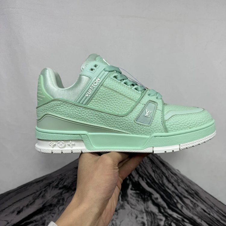 Trainer series - Light green sports shoes